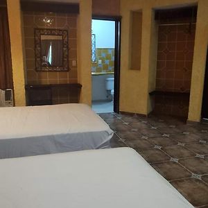 Alux Rooms